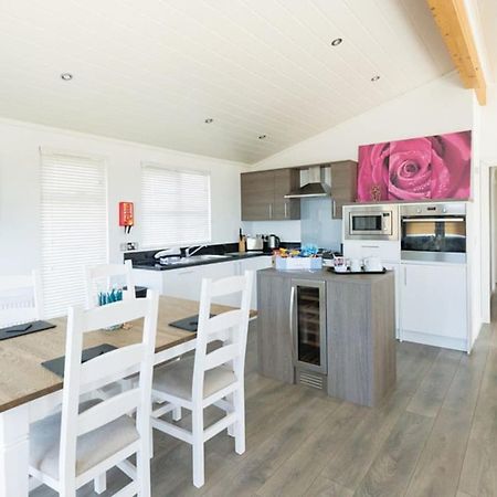 Llanllawer Fishguard Bay Resort מראה חיצוני תמונה